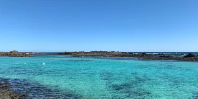 Oliva, España, tiburón azul ataca a nadador