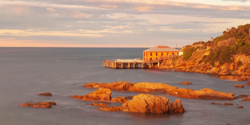 Tathra Beach Australia Nueva Gales del Sur niño de nueve años escapa de ataque de tiburón